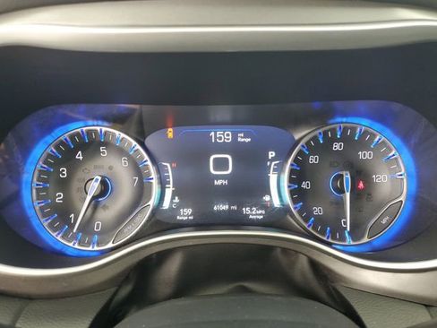 Used 2023 Chrysler Pacifica Touring-L image 24