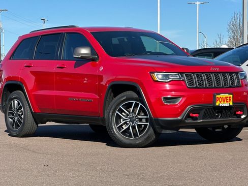 Used 2019 Jeep Grand Cherokee Trailhawk w/ Trailhawk Luxury Group image 2