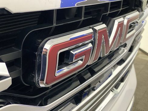 Used 2026 GMC Sierra 1500 SLT w/ SLT Premium Plus Package AWD/4WD image 38