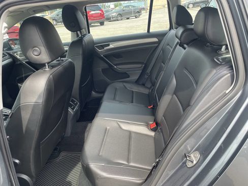Used 2016 Volkswagen Golf Limited Edition image 21
