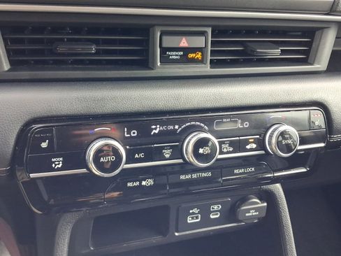 Used 2023 Honda Pilot Touring image 17