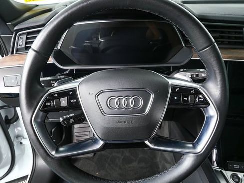 Certified 2022 Audi e-tron Premium image 8