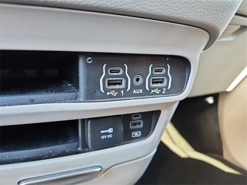 Used 2022 Chrysler Pacifica Touring-L image 20