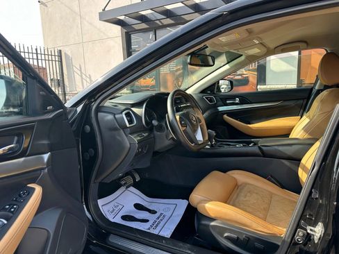 Used 2017 Nissan Maxima SR image 6