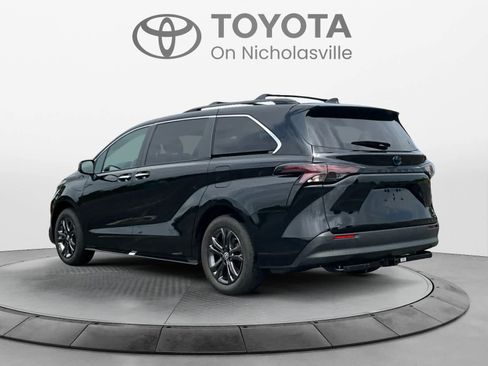Used 2024 Toyota Sienna XLE Woodland Edition AWD/4WD image 3