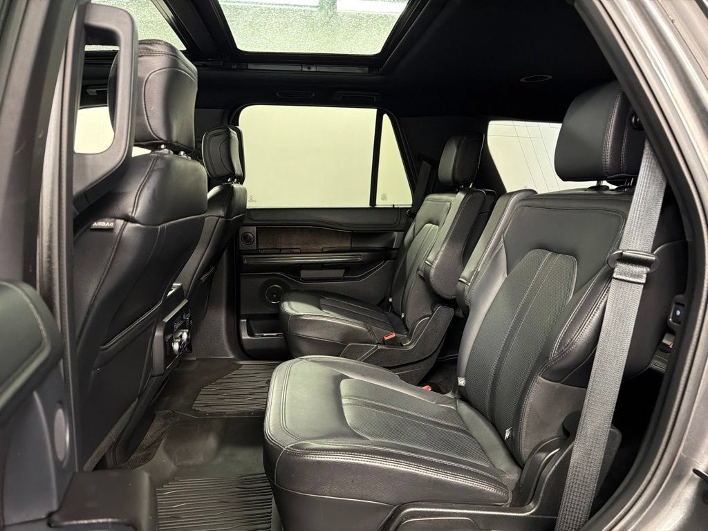 Used 2018 Ford Expedition Limited w/ Equipment Group 301A AWD/4WD image 37