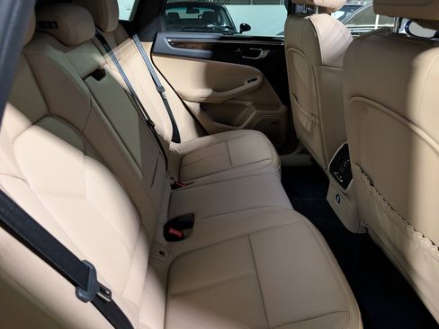 Certified 2025 Porsche Macan image 27