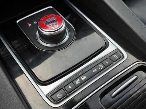 Used 2020 Jaguar F-PACE Prestige image 25