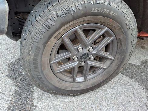 Used 2024 Jeep Gladiator Sport AWD/4WD image 4