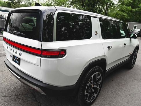 Used 2022 Rivian R1S Launch Edition image 6