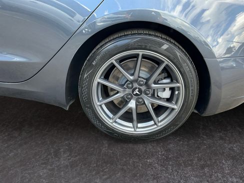 Used 2023 Tesla Model 3 Standard Range image 9