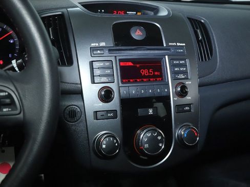 Used 2010 Kia Forte SX image 28