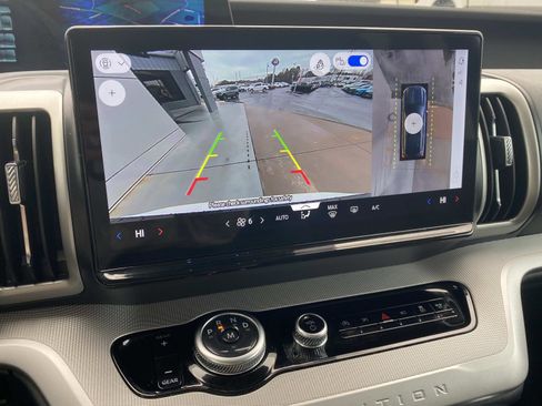 Used 2025 Ford Expedition Active image 21