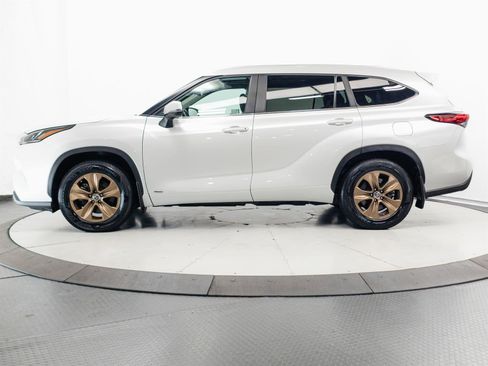 Used 2023 Toyota Highlander Bronze Edition AWD/4WD image 9