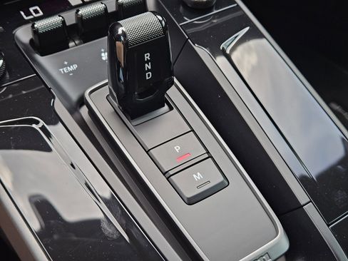 Certified 2025 Porsche 911 Carrera RWD image 21