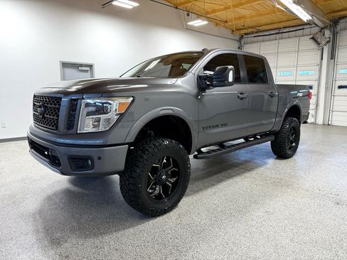 Used 2019 Nissan Titan PRO-4X w/ Pro-4x Convenience Package image 8