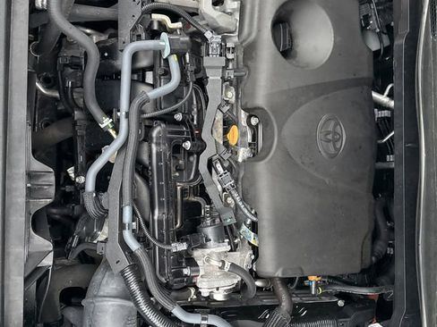 Used 2024 Toyota Sienna LE image 38