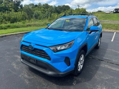 Used 2019 Toyota RAV4 LE w/ Carpet Mat Package AWD/4WD image 7