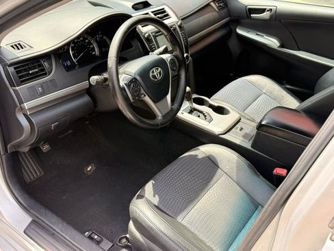 Used 2013 Toyota Camry SE FWD image 10