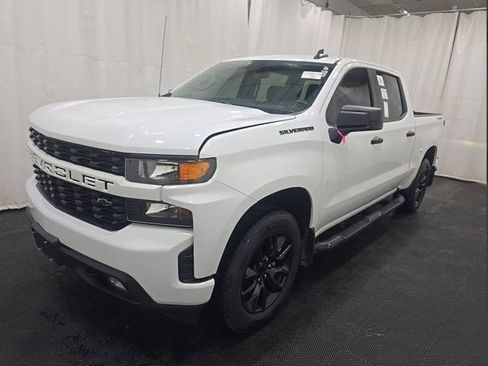 Used 2020 Chevrolet Silverado 1500 Custom w/ Custom Value Package AWD/4WD image 3