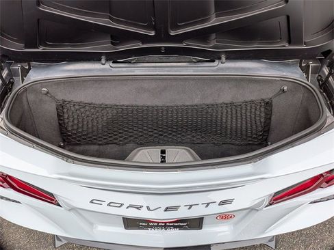 Used 2021 Chevrolet Corvette Stingray w/ Z51 Performance Package image 32