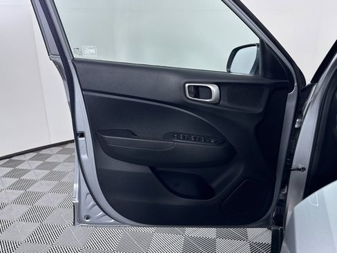 Used 2021 Hyundai Venue SE image 22