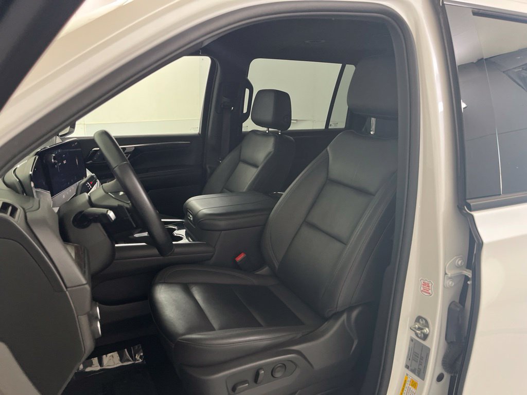 Used 2025 Chevrolet Suburban Z71 AWD/4WD image 18