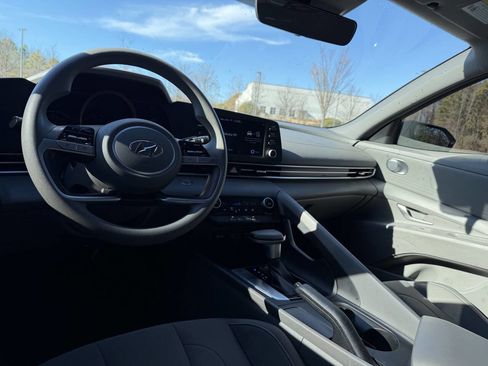 Used 2023 Hyundai Elantra SEL w/ Preferred Accessory Package image 22