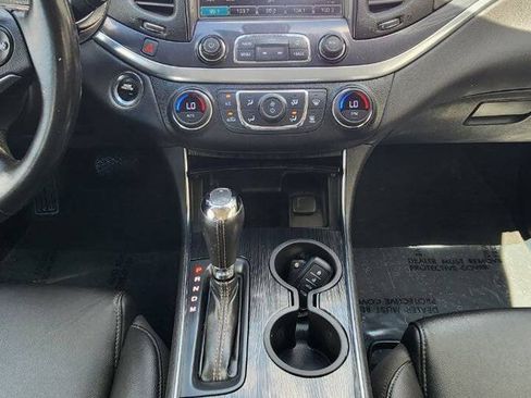 Used 2019 Chevrolet Impala LT FWD image 13