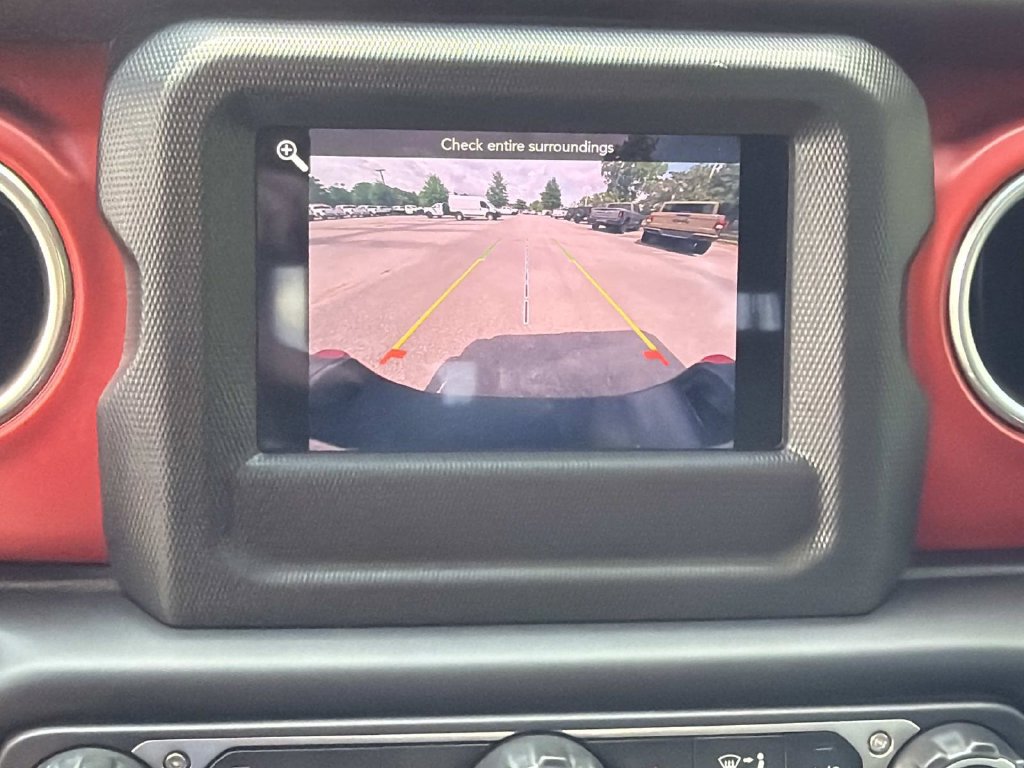 Used 2021 Jeep Gladiator Rubicon w/ LED Lighting Group AWD/4WD image 31