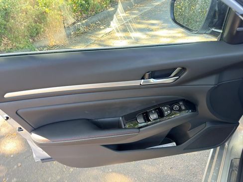 New 2025 Nissan Altima 2.5 SR image 17