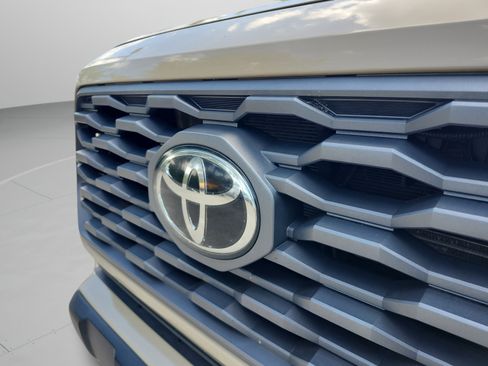 Used 2020 Toyota Tacoma TRD Off-Road AWD/4WD image 31