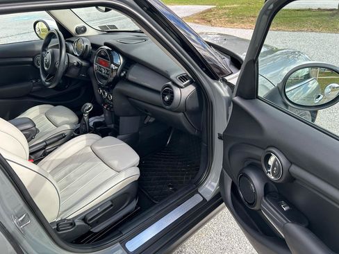 Used 2016 MINI Cooper 4-Door Hardtop image 14