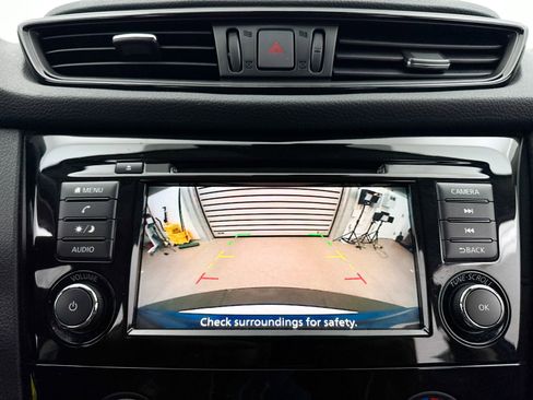 Used 2020 Nissan Rogue S image 22