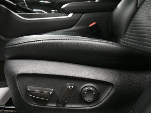 Used 2023 Toyota Highlander XSE image 11