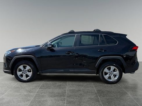 Used 2021 Toyota RAV4 XLE w/ Convenience Package AWD/4WD image 3