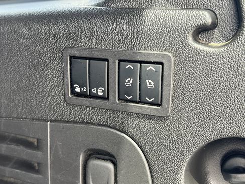 Used 2017 GMC Yukon XL SLT AWD/4WD image 9