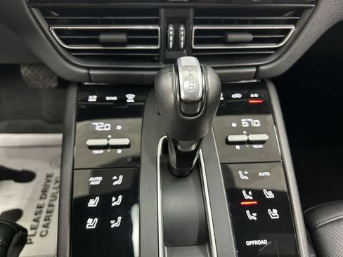 Certified 2024 Porsche Macan S AWD/4WD image 18