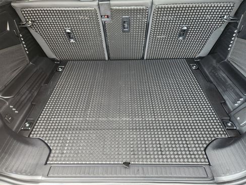 Certified 2025 Land Rover Defender 110 S image 33