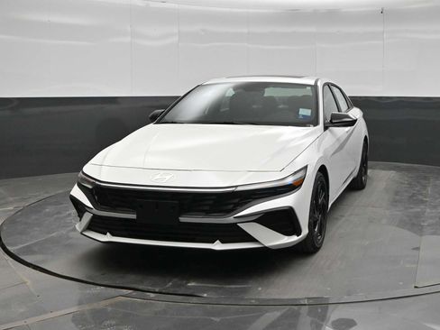 New 2026 Hyundai Elantra SEL Sport FWD image 3