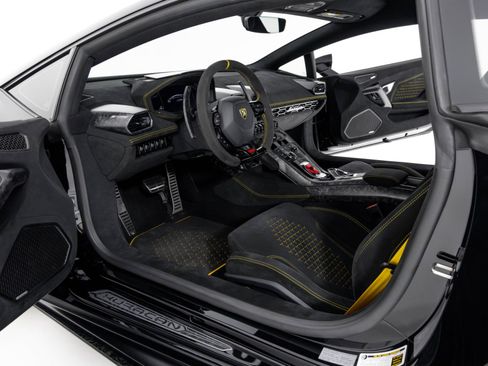 Used 2018 Lamborghini Huracan Performante image 14