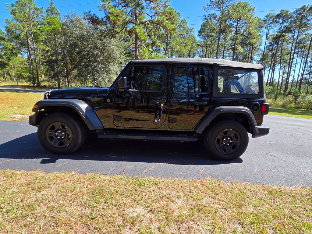 Used 2023 Jeep Wrangler Unlimited Sport AWD/4WD image 2