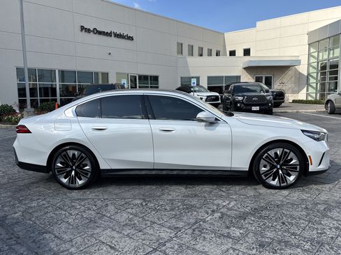 Used 2024 BMW 530i w/ Executive Package RWD image 2