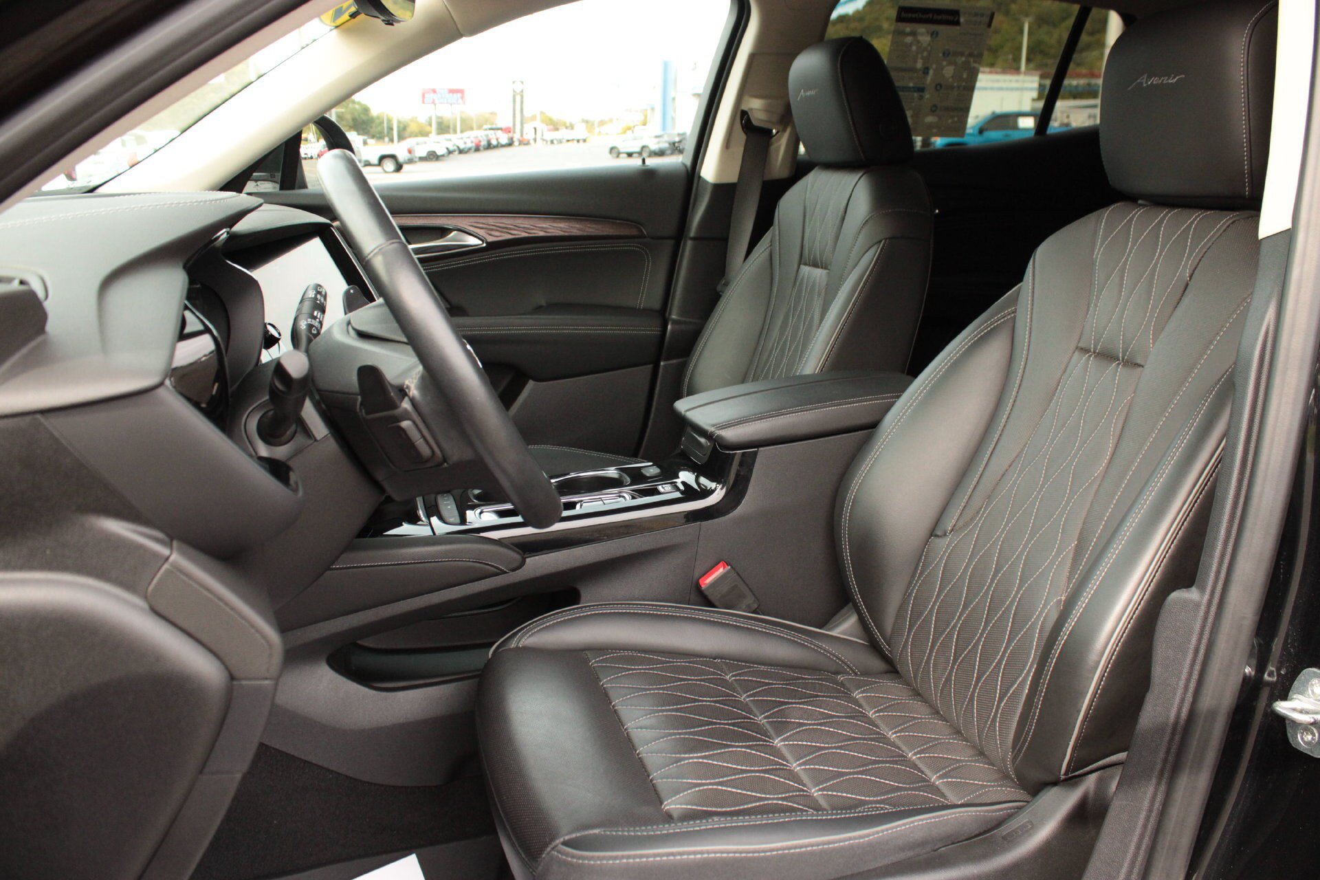 Used 2022 Buick Envision Avenir w/ Technology Package II FWD image 18