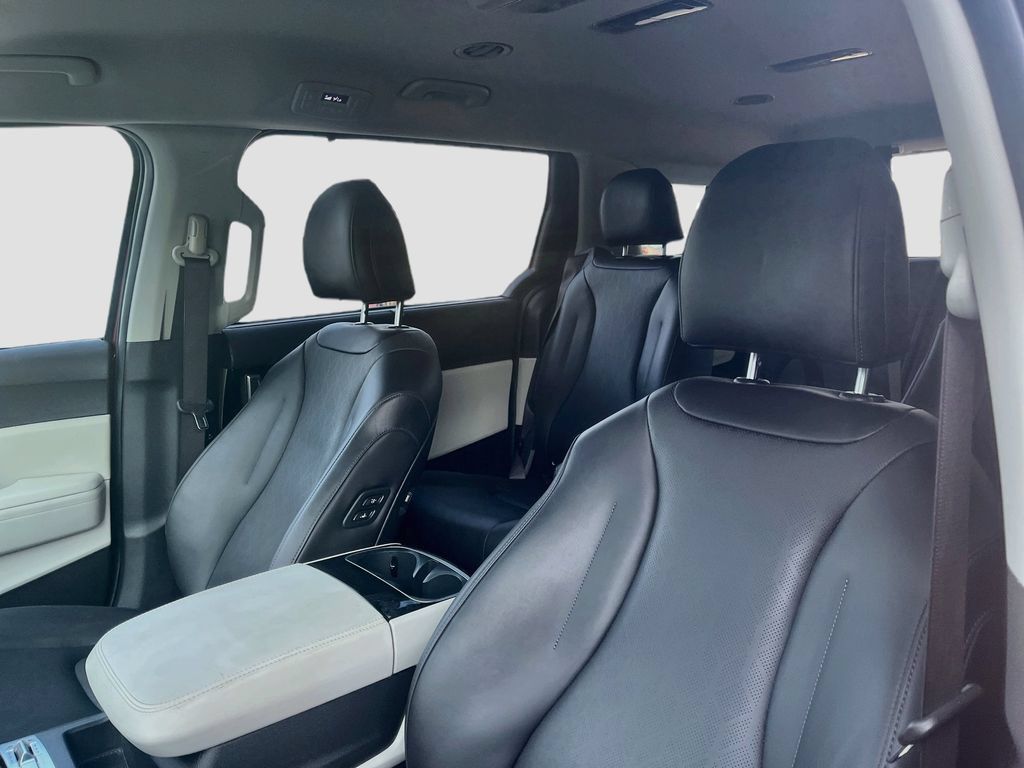 Used 2024 Kia Carnival SX FWD image 21