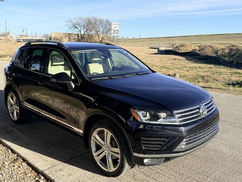 Used 2016 Volkswagen Touareg Executive image 10
