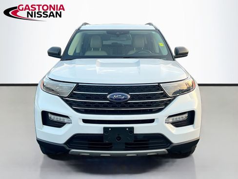 Used 2022 Ford Explorer XLT w/ Equipment Group 202A image 2