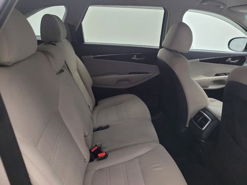 Used 2020 Kia Sorento LX AWD/4WD image 19