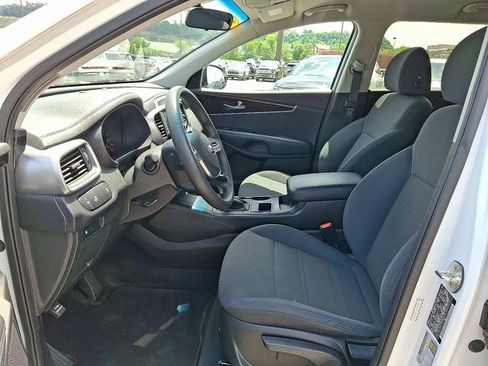 Used 2020 Kia Sorento LX AWD/4WD image 13