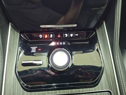 Used 2024 Jeep Wagoneer L Series II w/ Flexible Seating Group AWD/4WD image 12